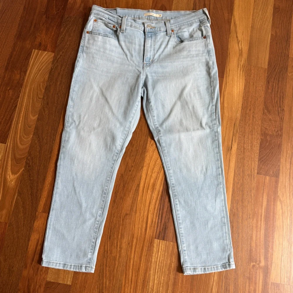 Levi's‎ Jeans Women's Light Wash Boyfriend Stretchy Jeans Size 31